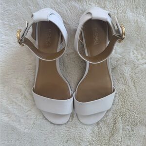 👠 MICHAEL KORS White Ankle Strap Block Heels 8
